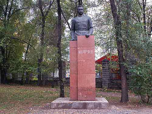 Памятник-бюст М. Фрунзе